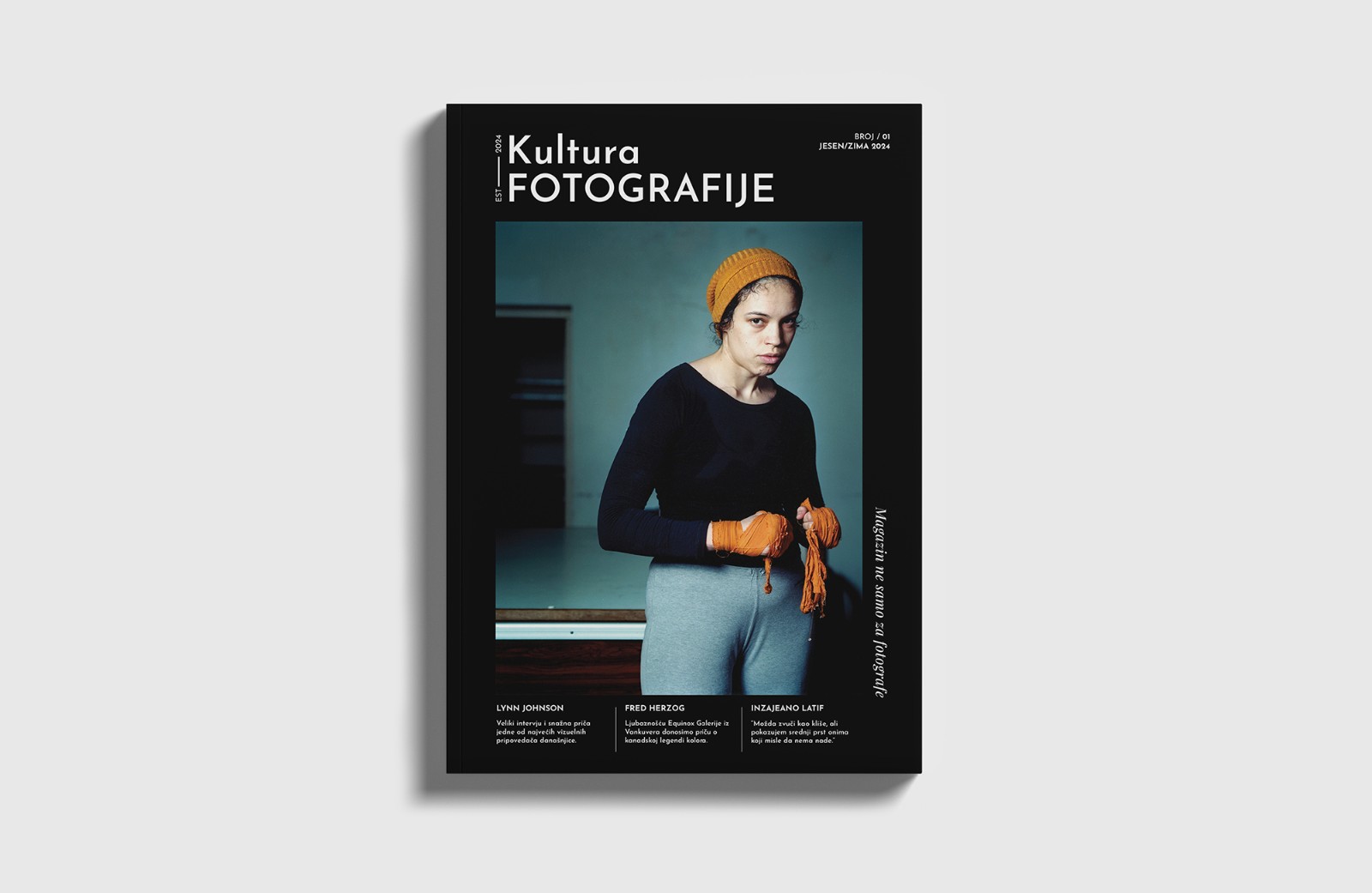 Fotografija naslovne strane magazina Kultura Fotografije. Na naslovnoj strani je portret Boxer Girl 03, Inzajeana Latifa